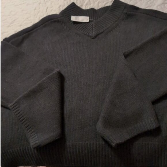 GAP CASHSOFT CHUNKY V-NECK SWEATER IN BLACK SIZE MEDIUM BNWT NEVER WORN - Picture 6 of 8